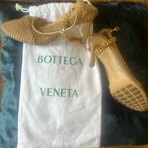 Bottega Venetia size 38 neutral NEW and never worn!